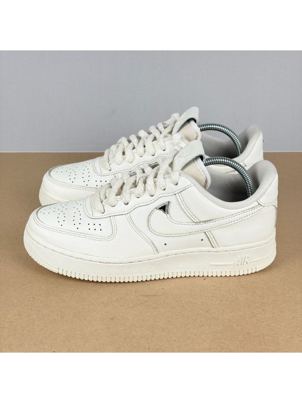 Nike Air Force 1 '07 LV8 Needlework Leather Athletic Shoes Womens 7 White Silver